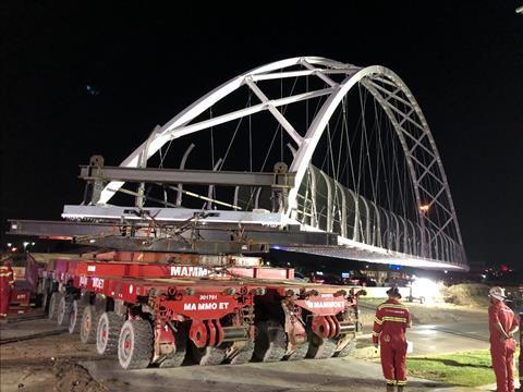 Mammoet installs world’s first S-curved bridge in Dallas